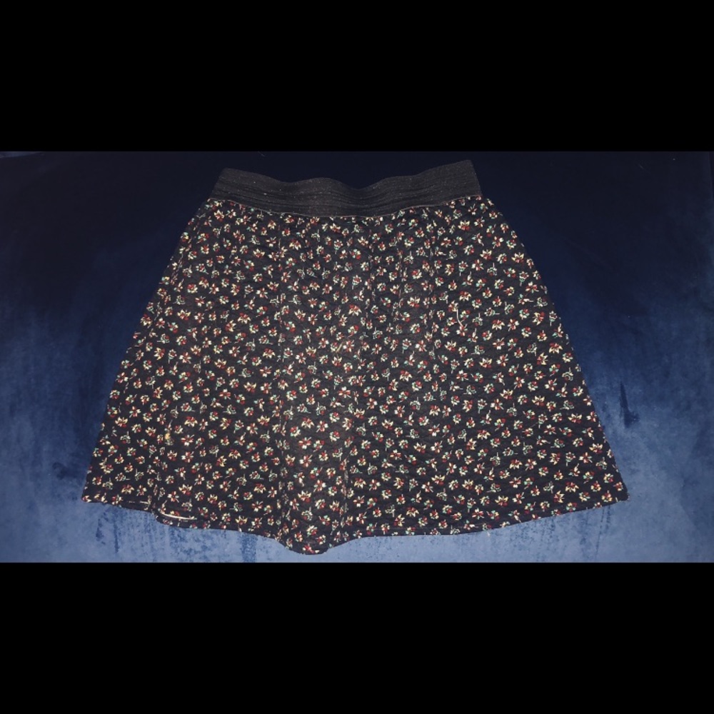 ⚡️Black Mini Skirt with Floral Design⚡️